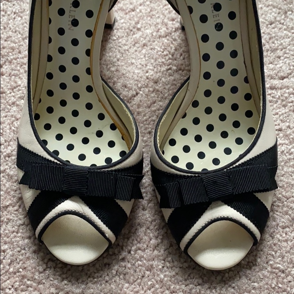 Anne Klein Demos Nude Leather Heel w/ Black Bow - Picture 14 of 14